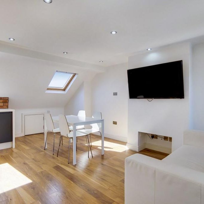 4 bedroom flat to rent - Photo 1