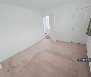 2 bedroom semi-detached house to rent - Photo 6