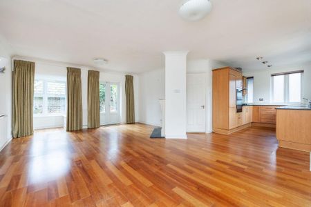 5 bedroom end of terrace house to rent - Photo 3