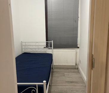 box room close to gants hill station- £500 pcm - Photo 1