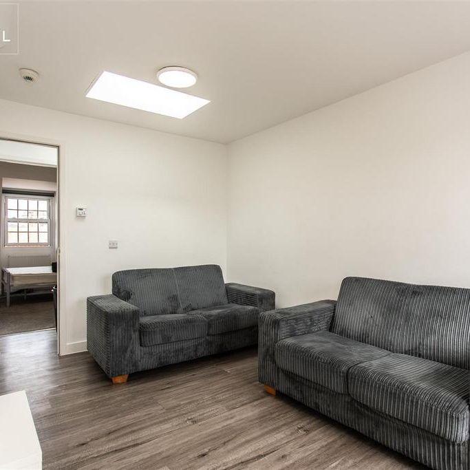 4 bedroom flat to rent - Photo 1