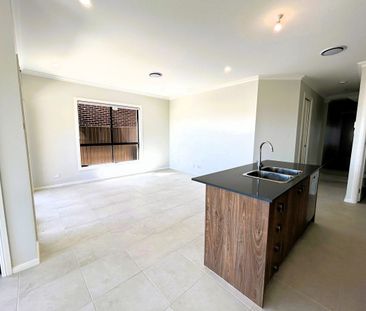 Modern home in private setting - Photo 6