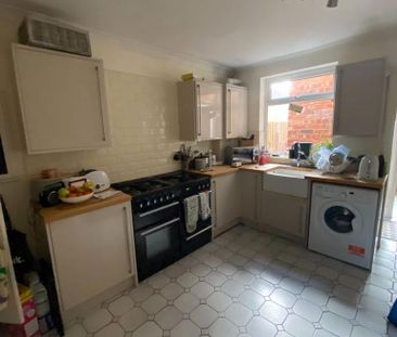 3 bedroom terraced house to rent - Photo 5