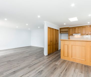 FANTASTIC UNIT IN PERFECT LOCATION. - Photo 2