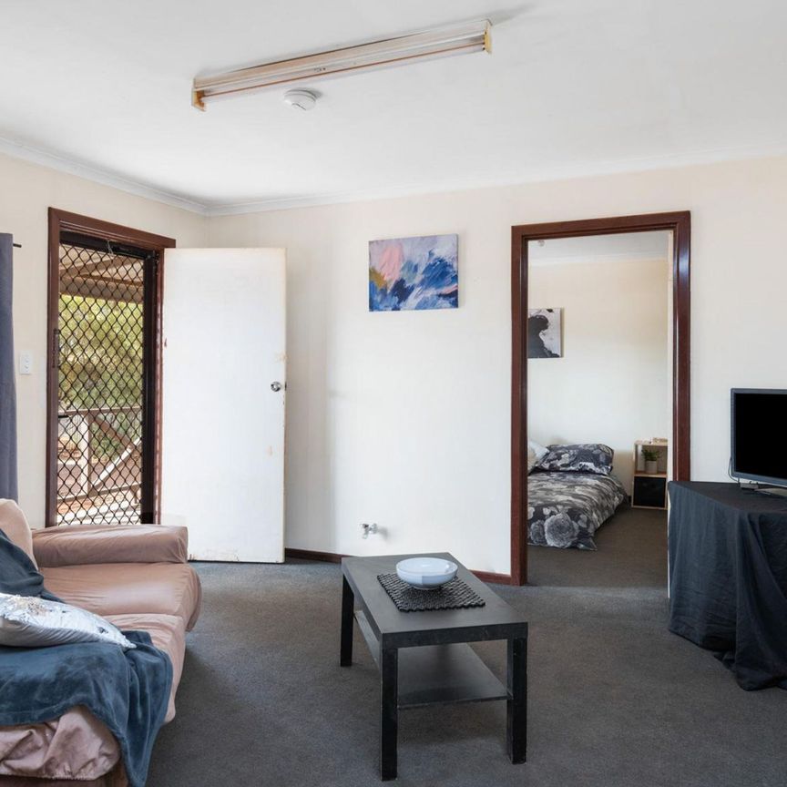 Neat & Tidy 2-Bedroom Home on a Spacious Block! - Photo 1