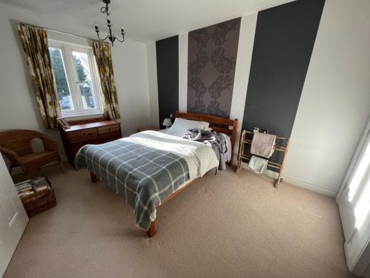 John Cullis Gardens, Leamington Spa, CV32 - Photo 1