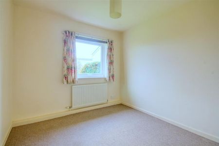 2 bedroom semi-detached bungalow to rent - Photo 4