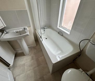 3 bedroom semi-detached house to rent - Photo 6