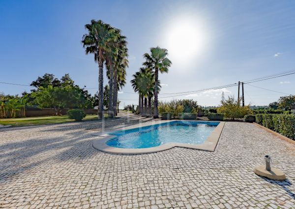 Moradia T3 com piscina em Algoz, Algarve