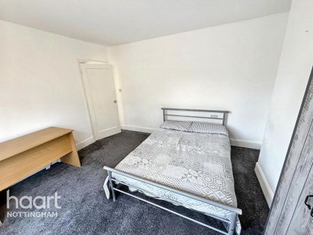 1 bedroom in a house share to rent - Photo 2