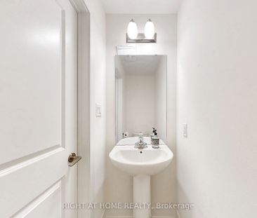 For Lease - 9 Phelps Lane Unit# TH7, Richmond Hill, Ontario - Photo 4