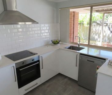 Modern 3 Bedroom Home Opposite Parakeelya Park – Close to Shops, EC... - Photo 6