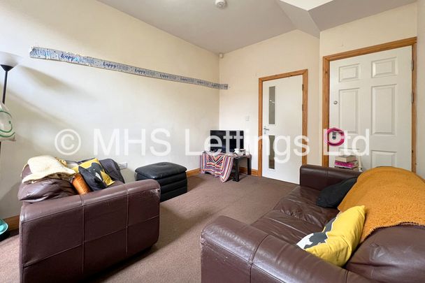 3 Bedroom Flat for rent in Woodsley Road - Photo 1