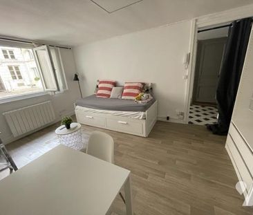 Proximité vieux marché STUDIO dans une cour au rez-de-chaussée - Photo 1