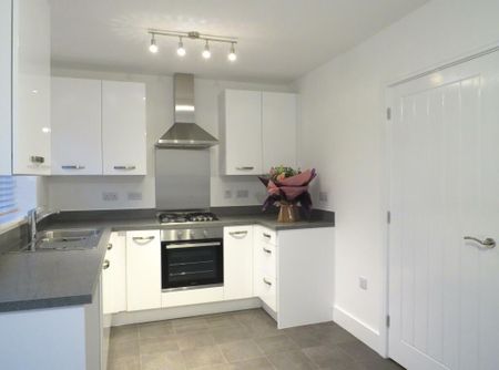 2 bedroom semi-detached house to rent - Photo 4