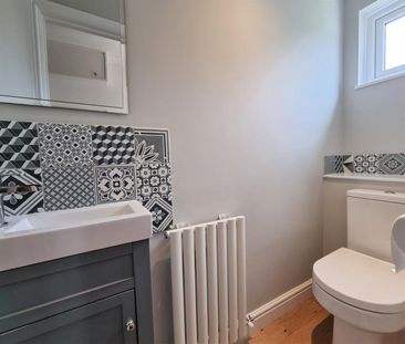 Claydon Road, Woking, Surrey, GU21 - Photo 2