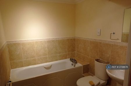 2 bedroom flat to rent - Photo 5