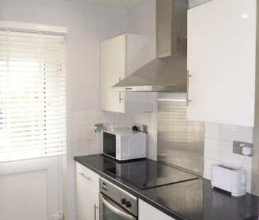 4 bedroom semi-detached house to rent - Photo 4