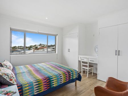 Fully Furnished Apartment in Ideal New Farm Location - Photo 2