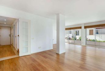 Apartamento T3 Duplex para arrendamento sem móveis no Alto de Santa Catarina, Algés