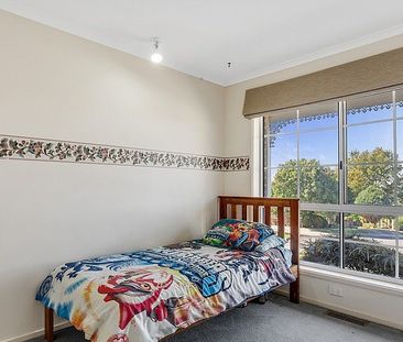 Spacious Family Home in Quiet Court Location - Photo 6