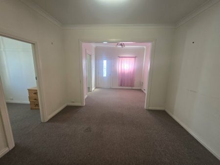 3 bedroom home - Photo 3