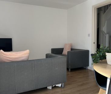 4 bedroom terraced house to rent - Photo 3