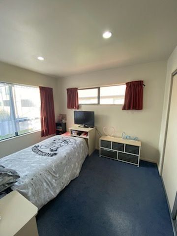 Furnished 3BR Townhouse in Christchurch - Photo 3