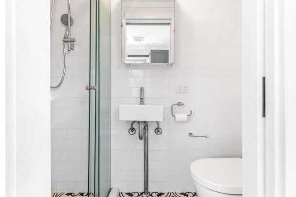 Cosy & Fully Furnished Self-Contained Studio – Utilities Included - Photo 1