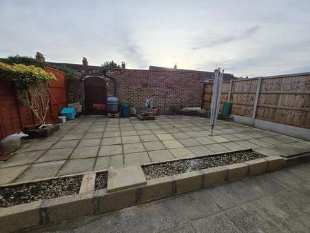 3 bedroom terraced house to rent - Photo 4