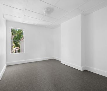 Prime Urban Living: 4 Bedroom Terrace in a Vibrant Enmore Locale! - Photo 4