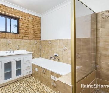 Charming 3-Bedroom Home in Port Macquarie - Photo 5