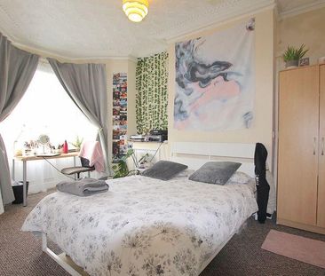 4 bedroom terraced house to rent - Photo 6