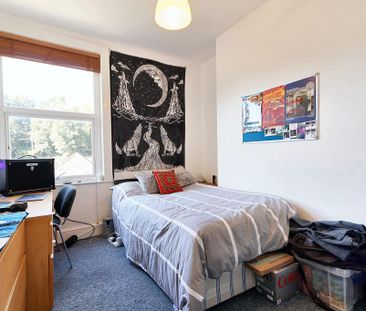 6 bedroom terraced house to rent - Photo 3