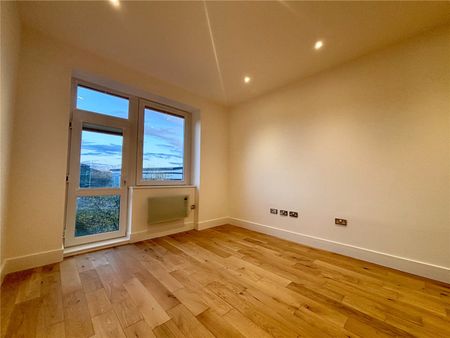 Bartley Way, Hook, Hampshire, RG27 - Photo 4