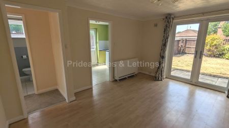 Malvern Close, North Hykeham. Lincoln - Photo 3