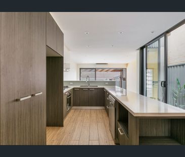 Contemporary terrace / convenient city locale - Photo 4