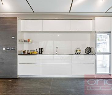 Apartment for rent, 4+kk - 3 bedrooms, 207m - Photo 2