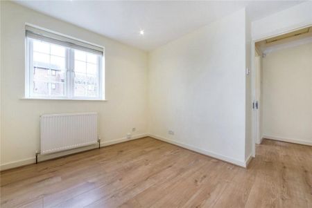 4 Bed Semi-Detached House, John Silkin Lane, SE8 - Photo 3