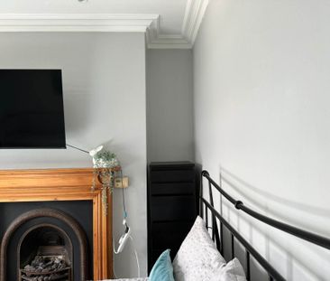 Room 1: Flat 4, 30 Stoke Road, Guildford, GU1 4HR - Photo 1