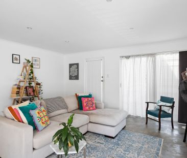 Stylish 2-Bedroom Oasis in Prime Location - A Hidden Gem - Photo 6