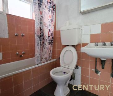 Stylish 1-Bed Retreat in Prime Location - Photo 5