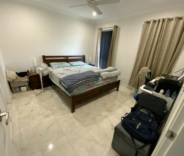 Four bedrooms modern family Home in Great Location! - Photo 4