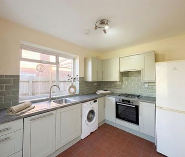 3 bedroom semi-detached house to rent - Photo 4