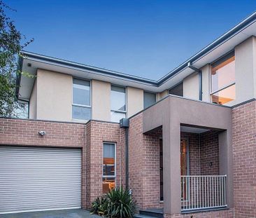 LOVELY THREE BEDROOM HOME IN GREAT LOCATION - Photo 6