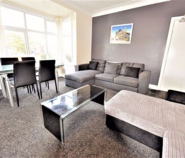 6 bedroom Flat in Estcourt Avenue, Leeds - Photo 3