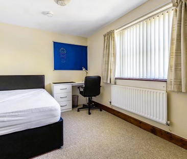 6 bedroom detached house to rent - Photo 4