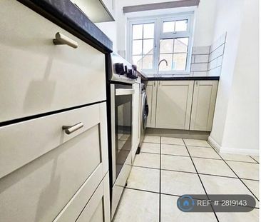 2 bedroom semi-detached house to rent - Photo 5