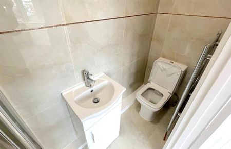 4 bedroom maisonette to rent - Photo 4