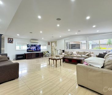 Rare Opportunity: Rent the Entire 5-Bed Property – Main Home + Gran... - Photo 6